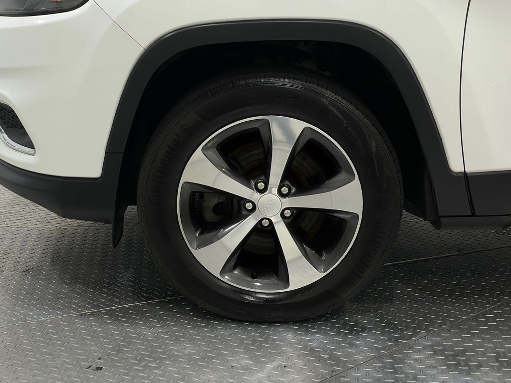 2019 Jeep Cherokee Image 34