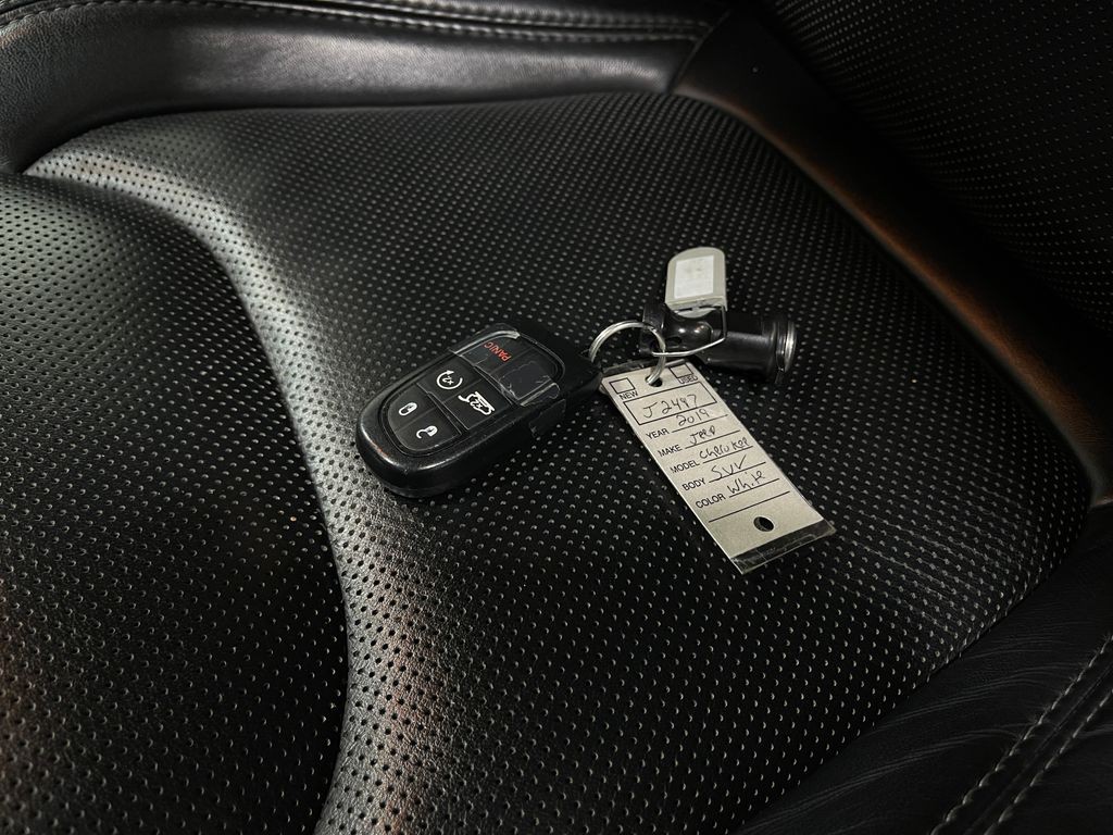 2019 Jeep Cherokee Image 36