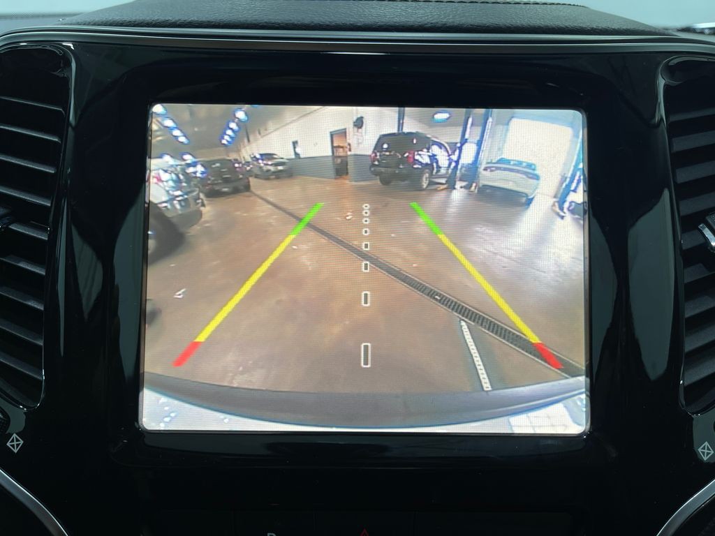 2019 Jeep Cherokee Image 10