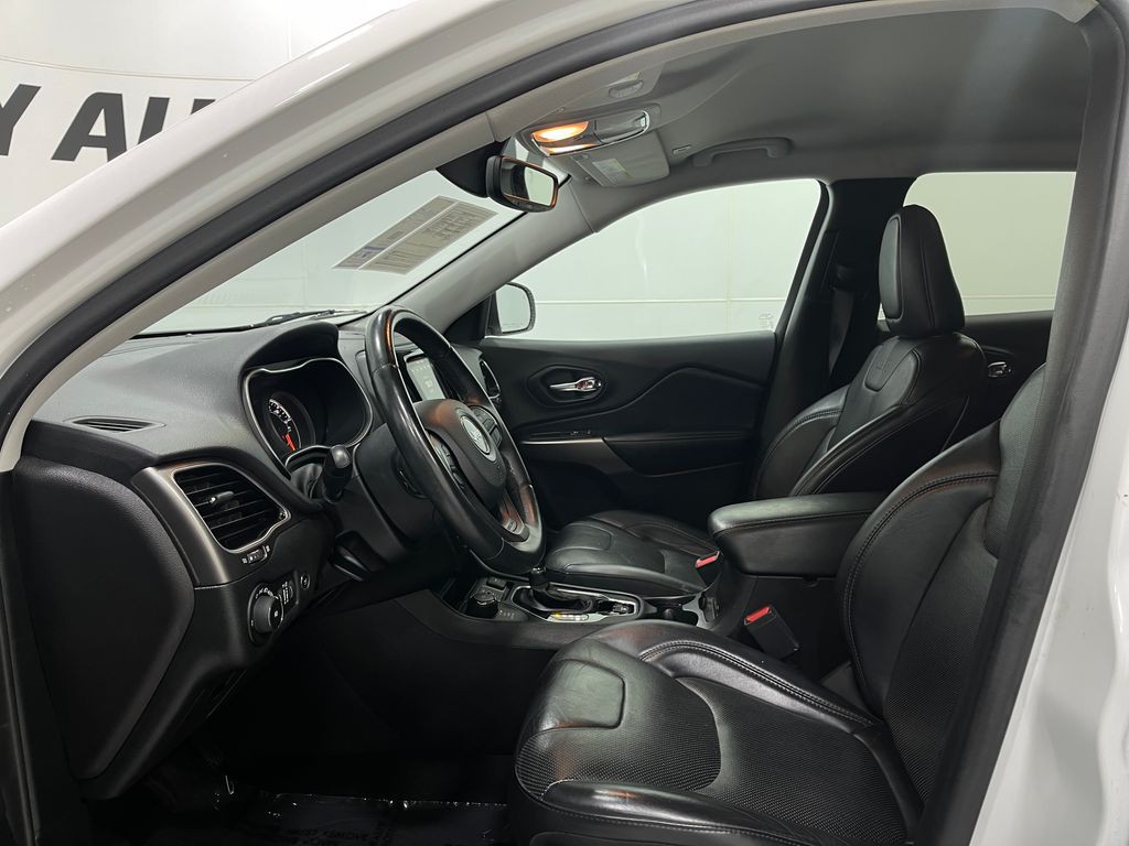 2019 Jeep Cherokee Image 12