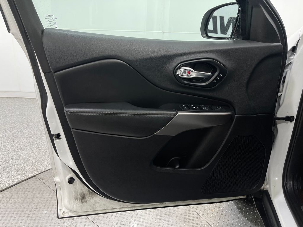 2019 Jeep Cherokee Image 14