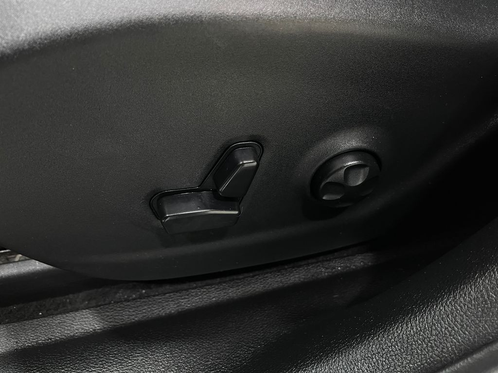 2019 Jeep Cherokee Image 16