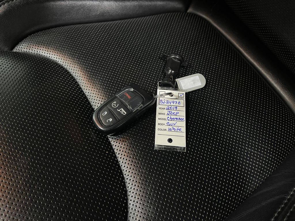 2019 Jeep Cherokee Image 36