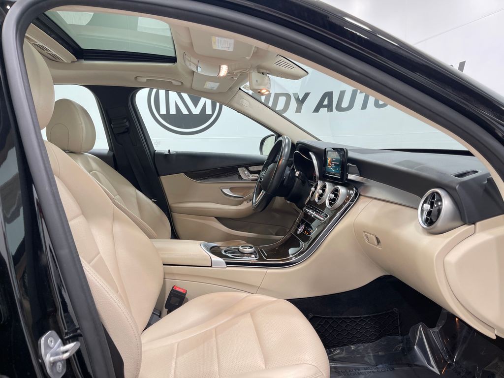 2019 Mercedes-Benz C-Class Image 30
