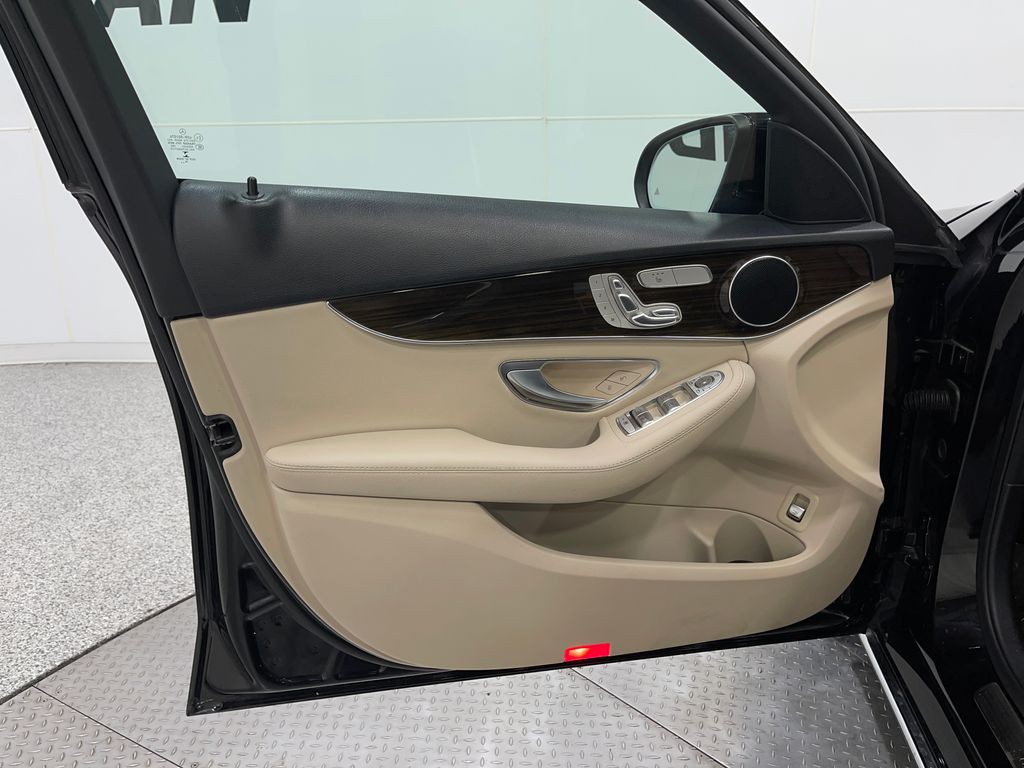 2019 Mercedes-Benz C-Class Image 10