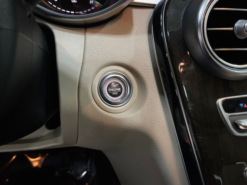 2019 Mercedes-Benz C-Class Image 18