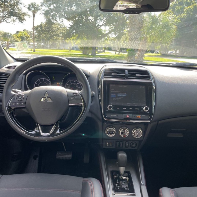2022 Mitsubishi Outlander Image 11
