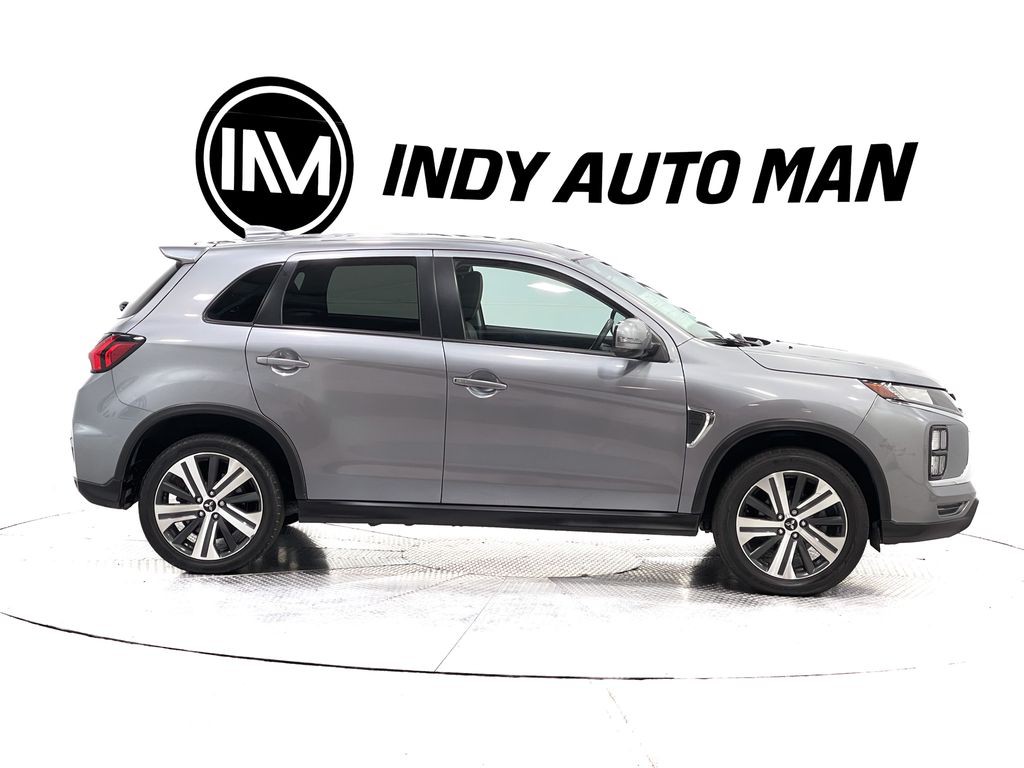 2022 Mitsubishi Outlander Image 3
