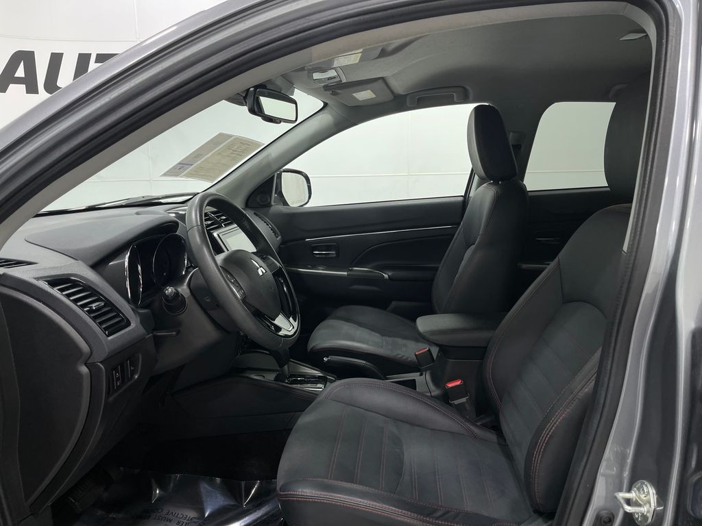 2022 Mitsubishi Outlander Image 11