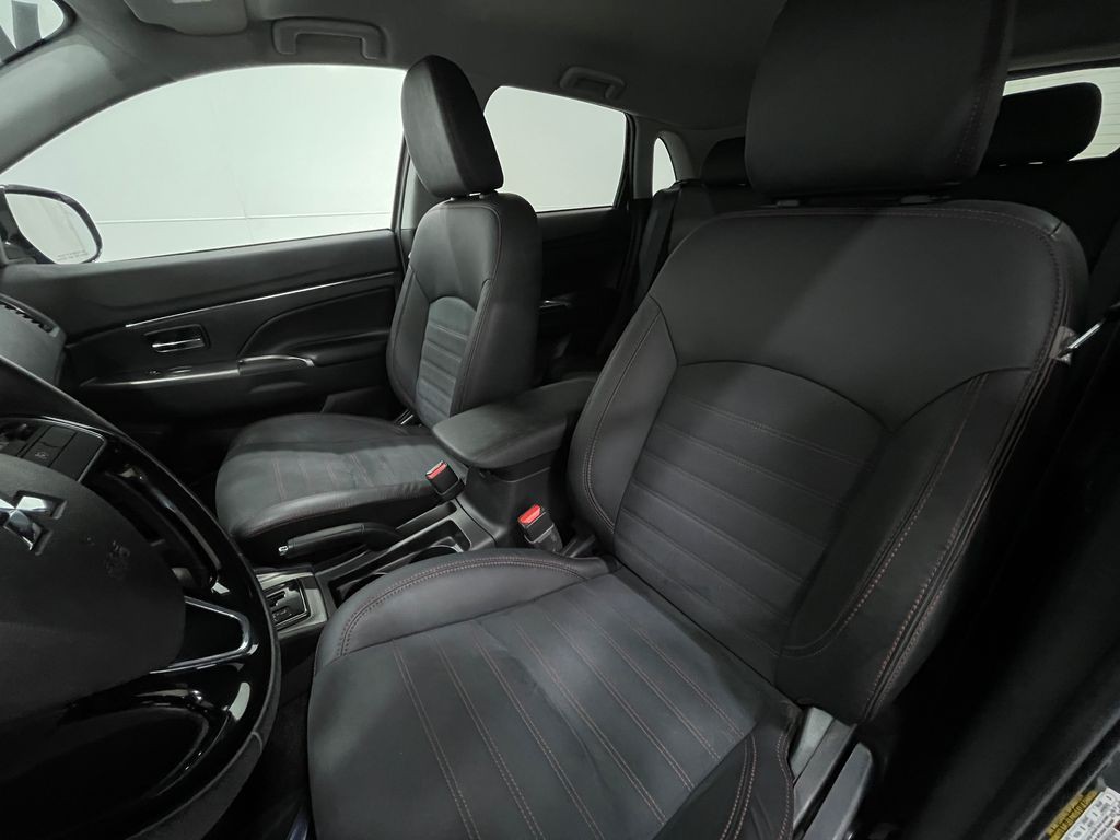2022 Mitsubishi Outlander Image 12
