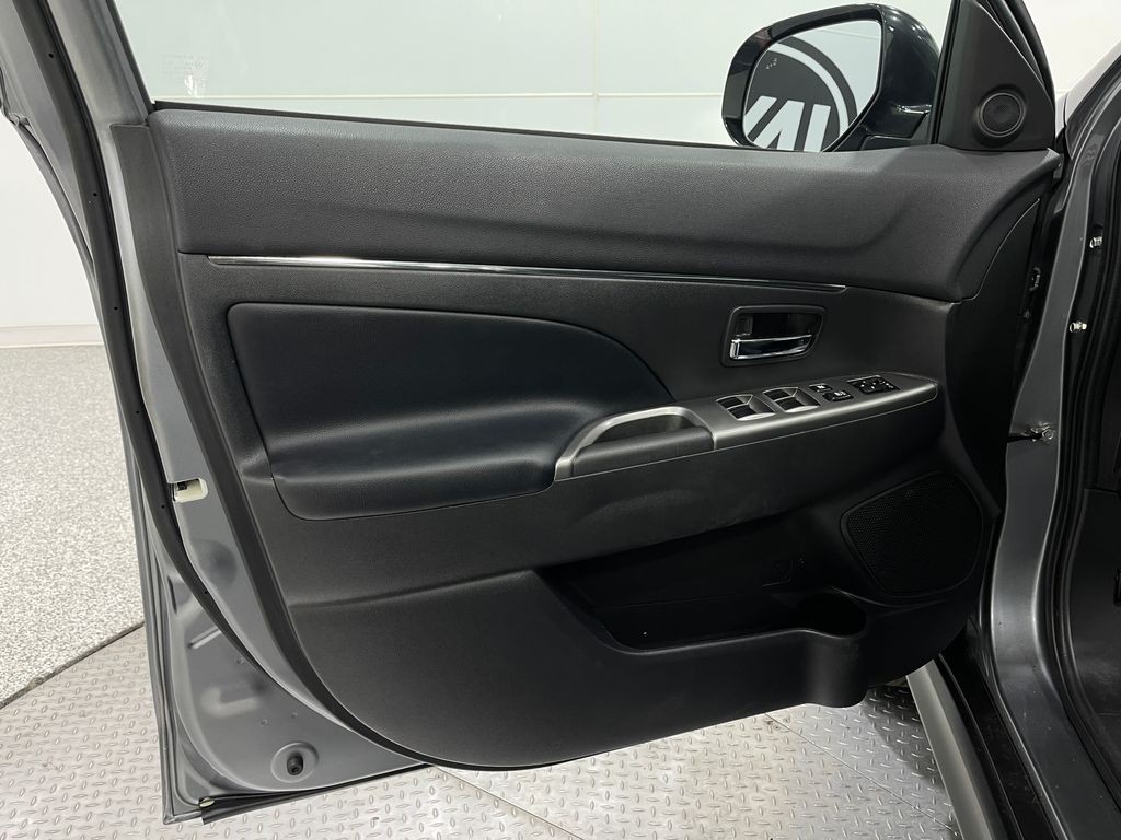 2022 Mitsubishi Outlander Image 13