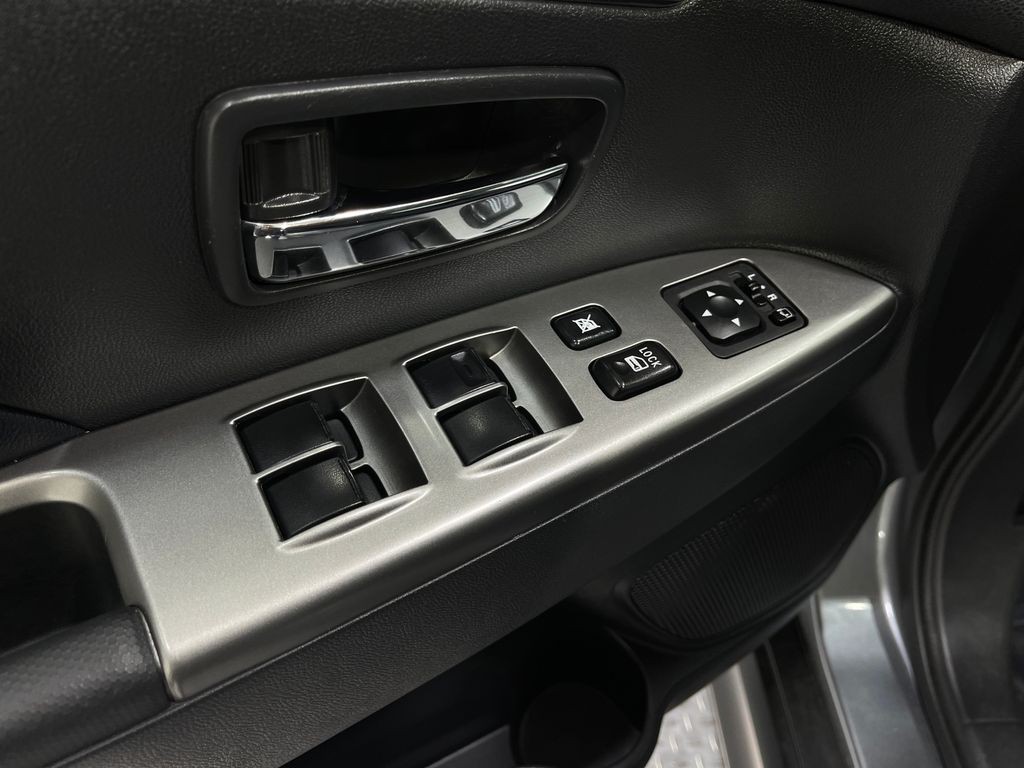 2022 Mitsubishi Outlander Image 14