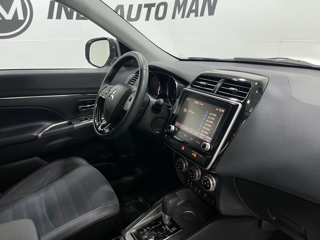 2022 Mitsubishi Outlander Image 18
