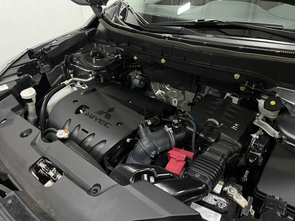 2022 Mitsubishi Outlander Image 26