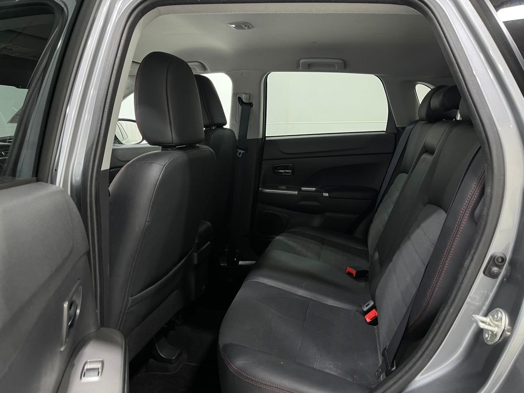2022 Mitsubishi Outlander Image 28