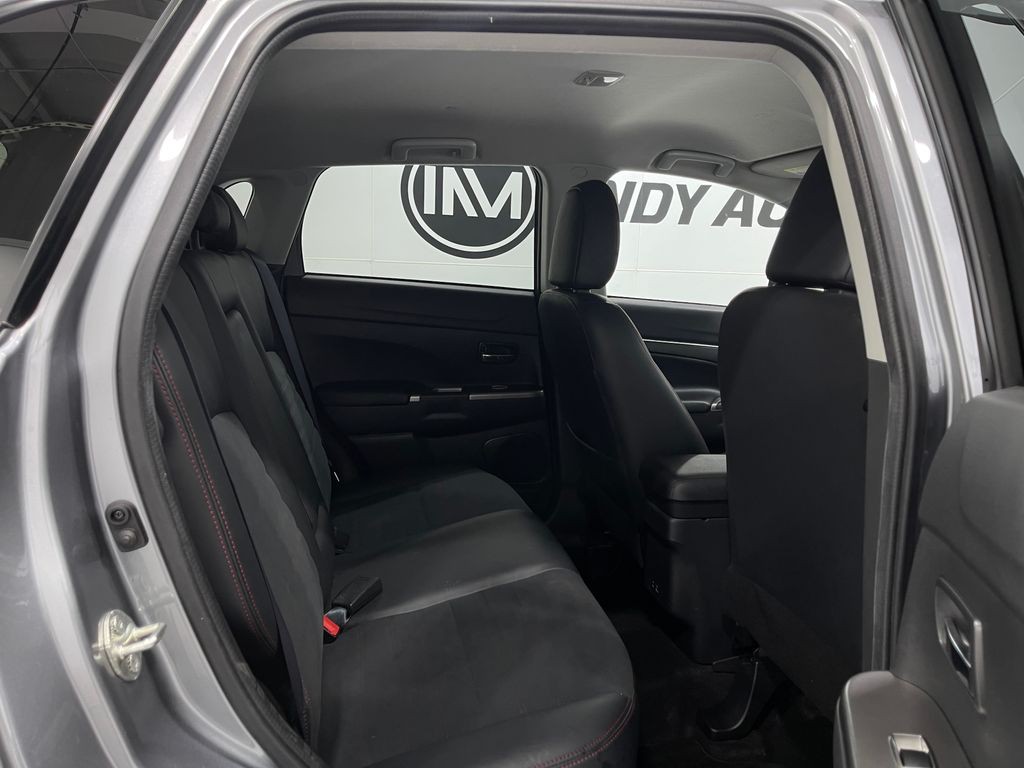 2022 Mitsubishi Outlander Image 29