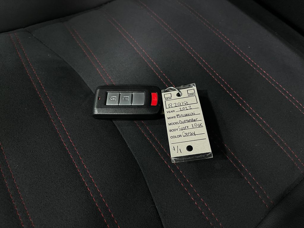 2022 Mitsubishi Outlander Image 35