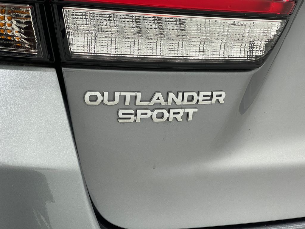 2022 Mitsubishi Outlander Image 37