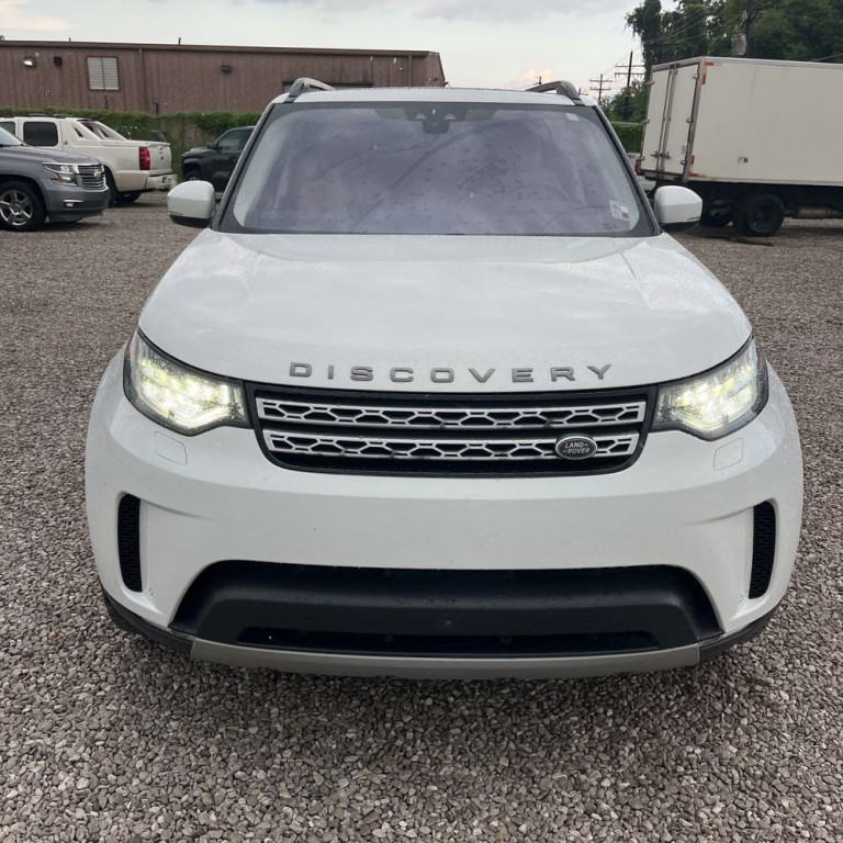 2017 Land Rover Discovery Image 2