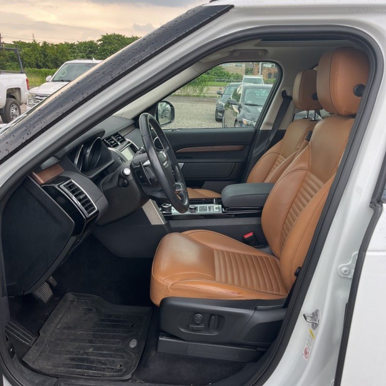 2017 Land Rover Discovery Image 9