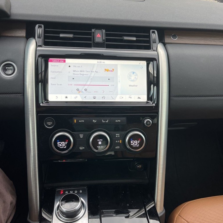 2017 Land Rover Discovery Image 13
