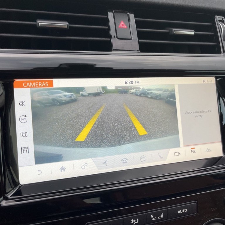 2017 Land Rover Discovery Image 14