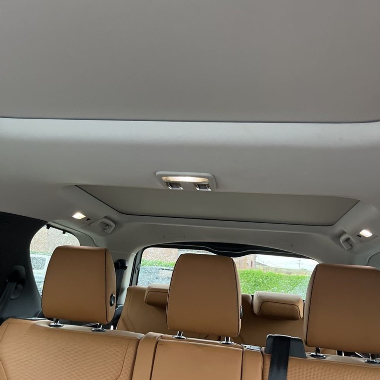 2017 Land Rover Discovery Image 17