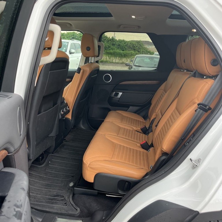 2017 Land Rover Discovery Image 19