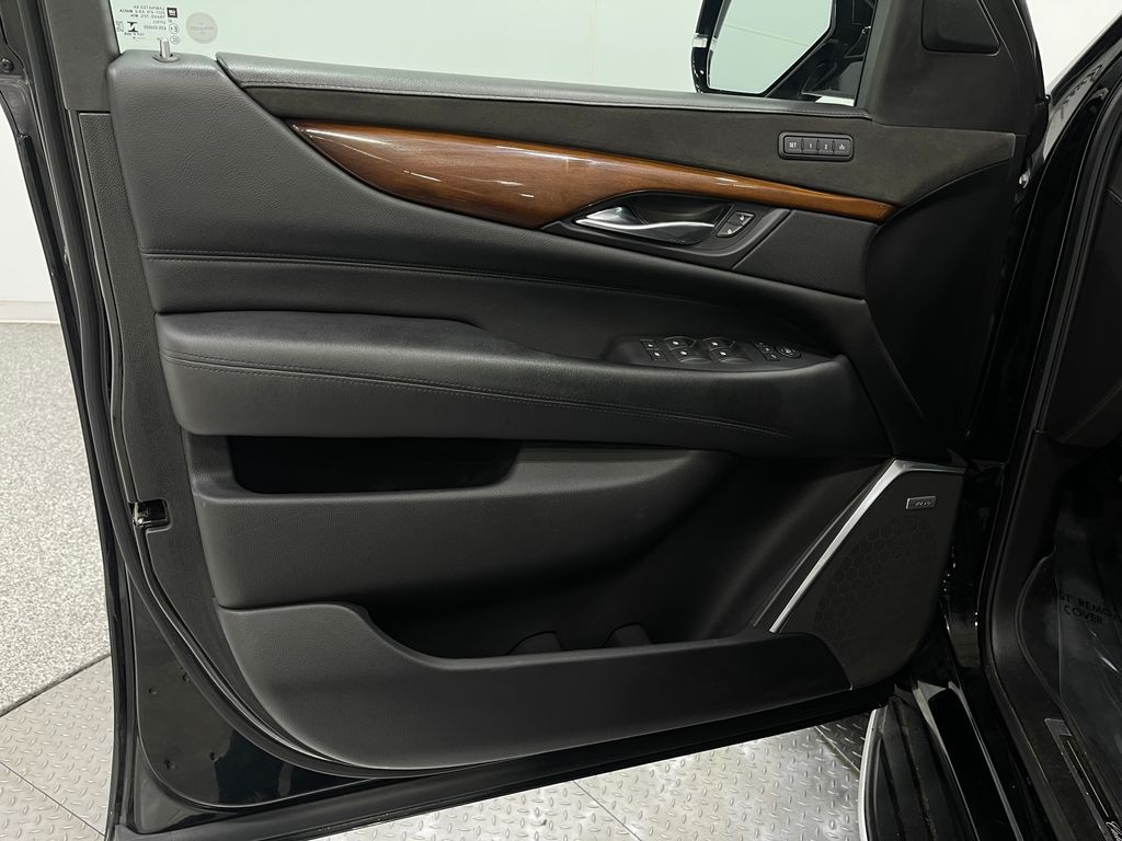 2018 Cadillac Escalade Image 17