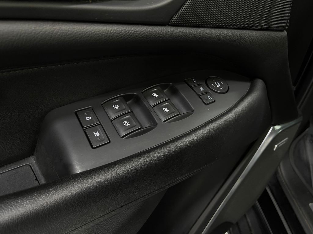 2018 Cadillac Escalade Image 18