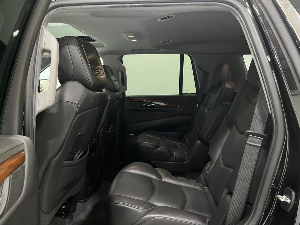 2018 Cadillac Escalade Image 32