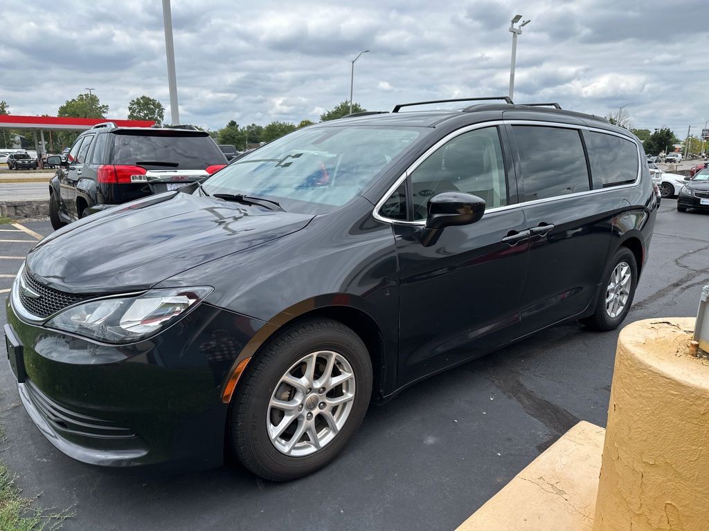 2020 Chrysler Voyager Image 1