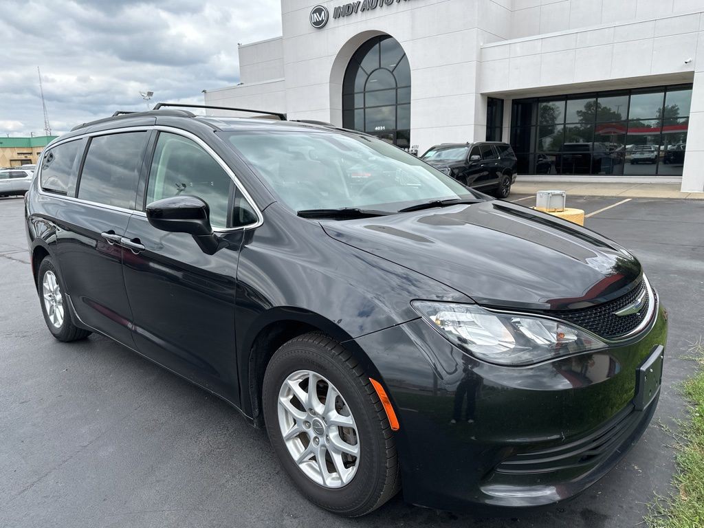 2020 Chrysler Voyager Image 2