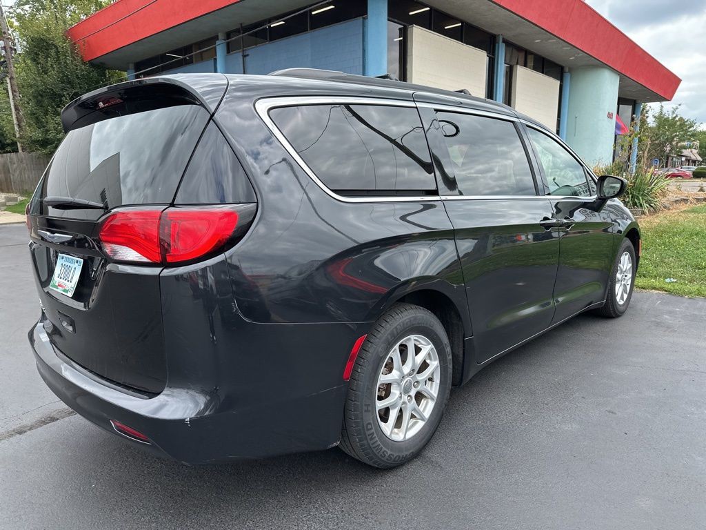 2020 Chrysler Voyager Image 3