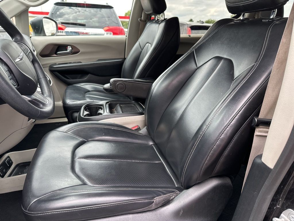 2020 Chrysler Voyager Image 5