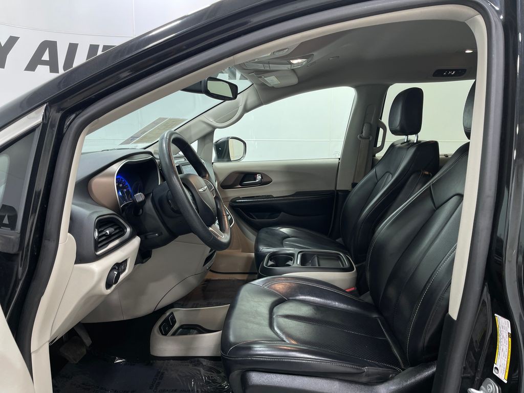 2020 Chrysler Voyager Image 11