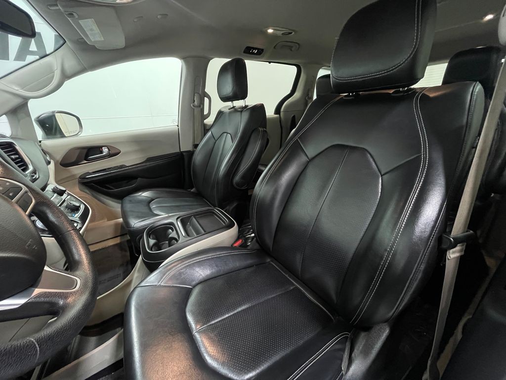 2020 Chrysler Voyager Image 12