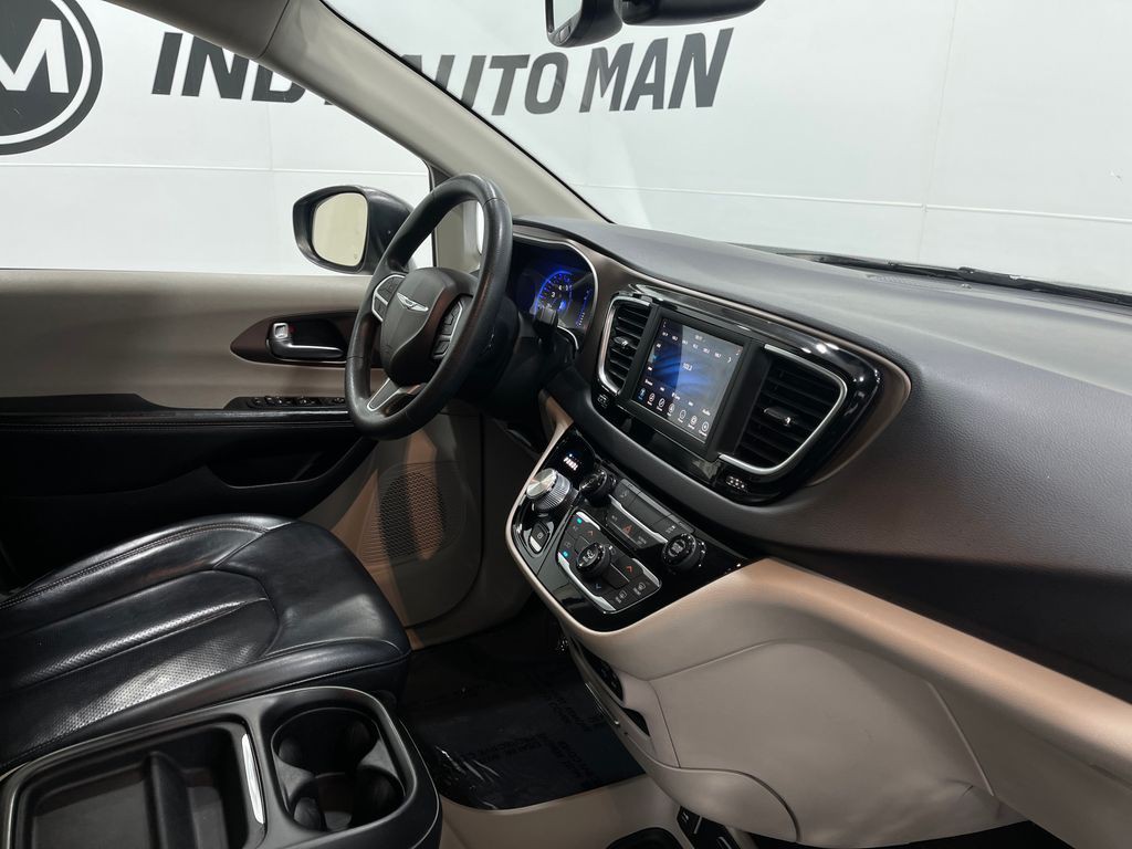 2020 Chrysler Voyager Image 18