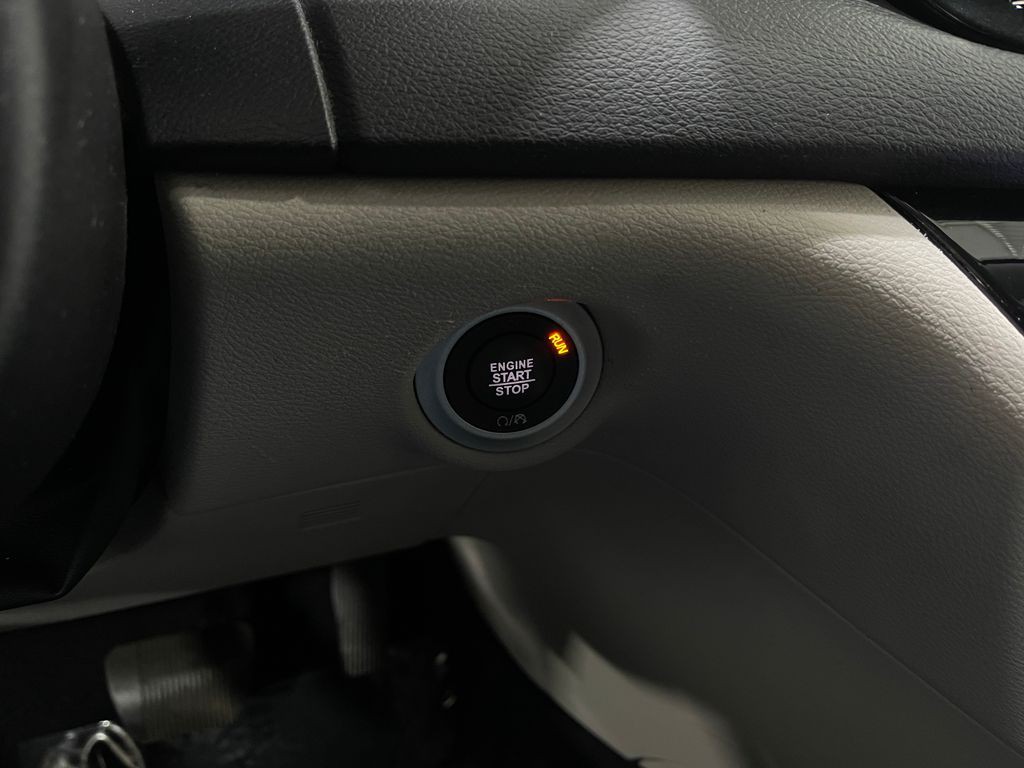 2020 Chrysler Voyager Image 19