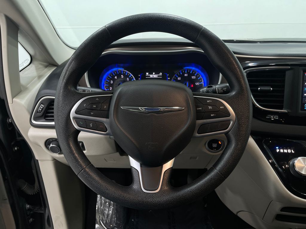 2020 Chrysler Voyager Image 20