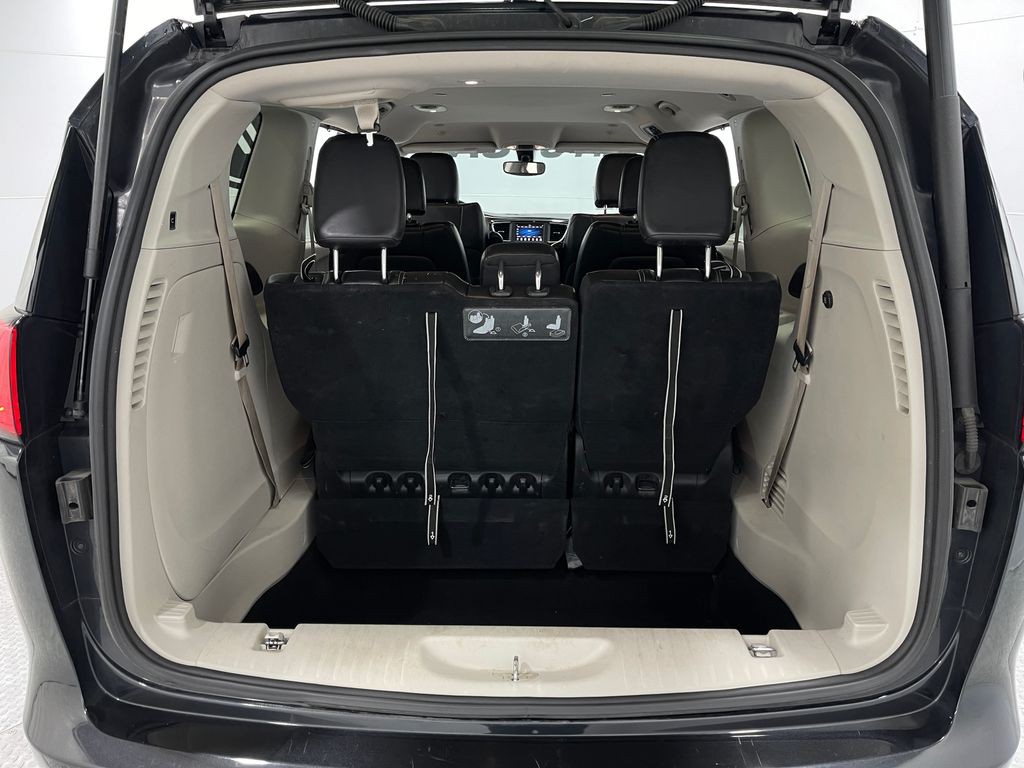2020 Chrysler Voyager Image 24