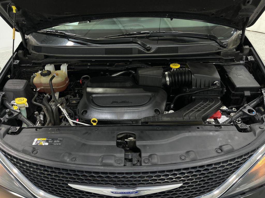 2020 Chrysler Voyager Image 25