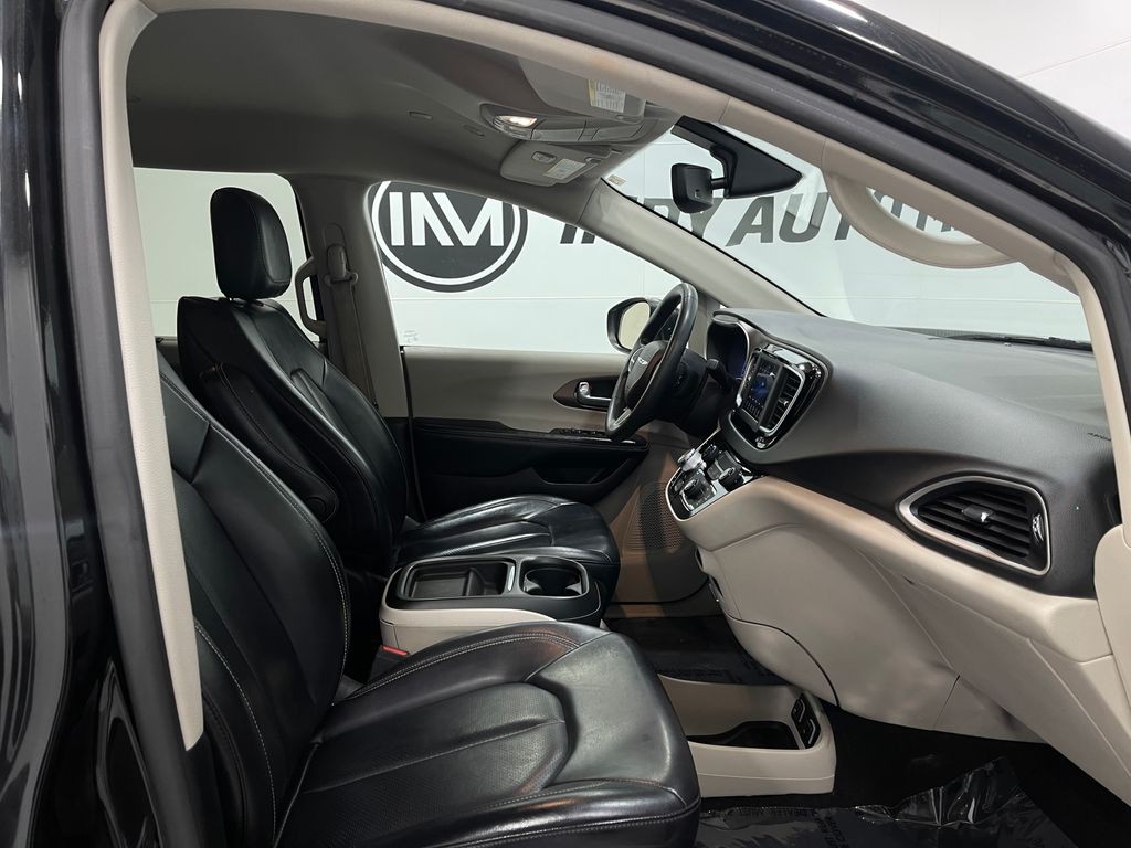 2020 Chrysler Voyager Image 32