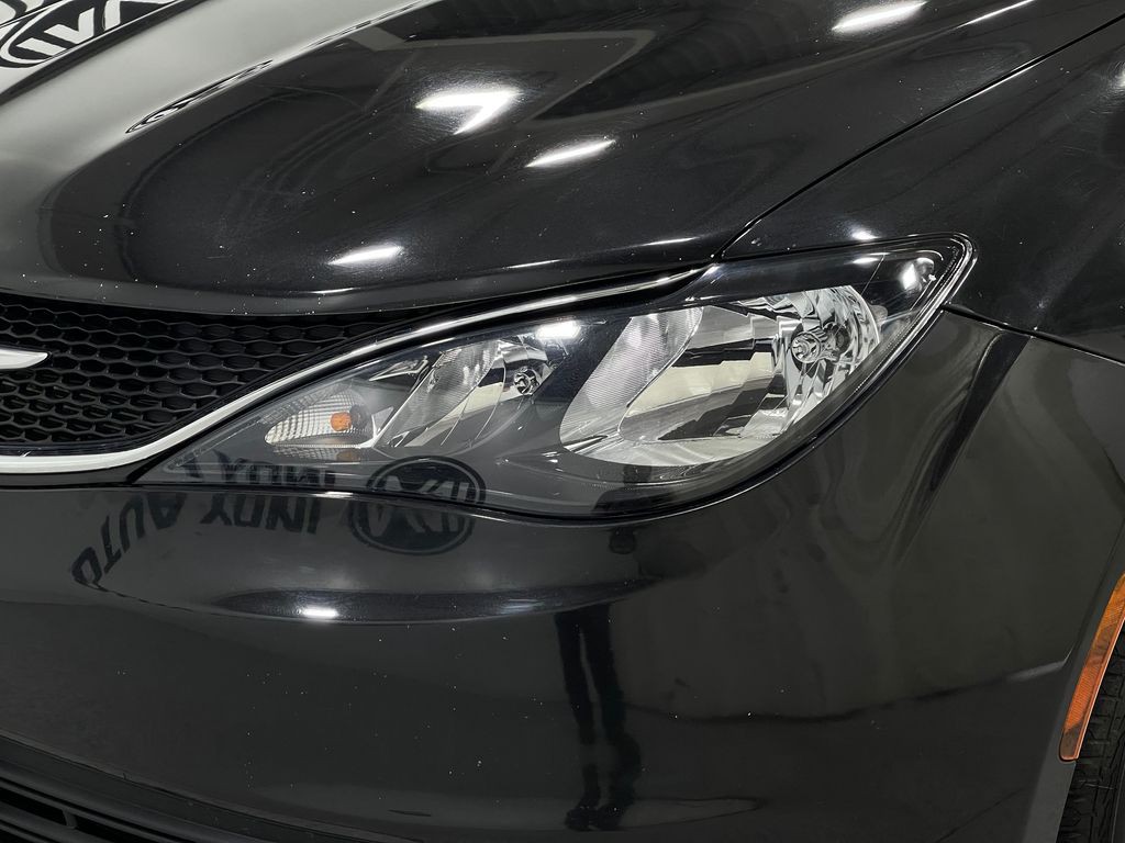2020 Chrysler Voyager Image 33