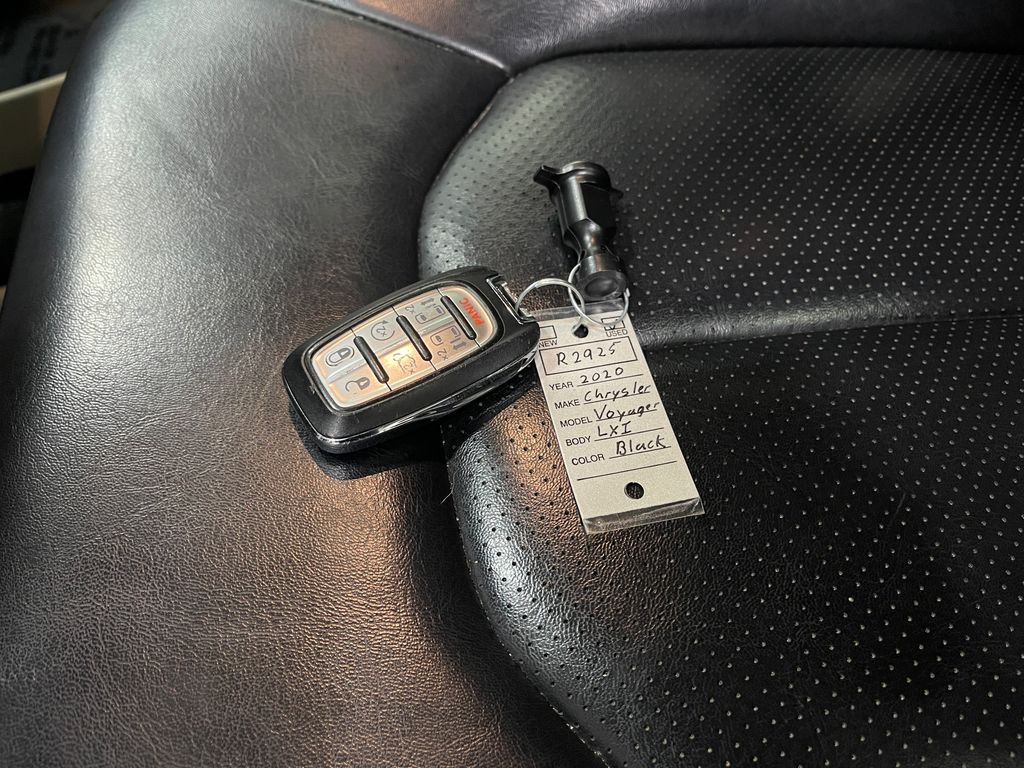 2020 Chrysler Voyager Image 37