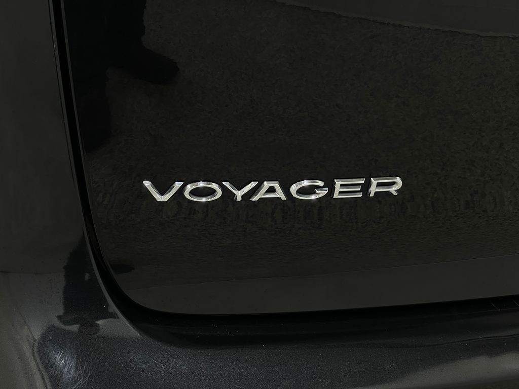 2020 Chrysler Voyager Image 39