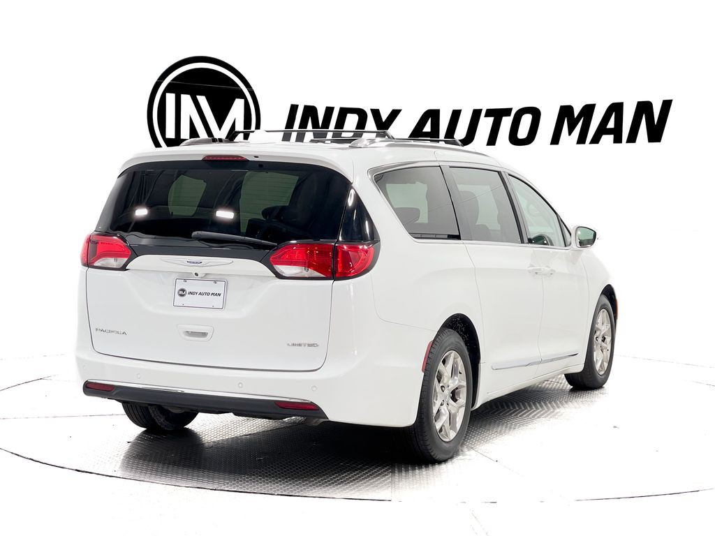 2018 Chrysler Pacifica Image 4