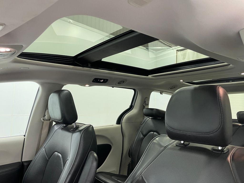 2018 Chrysler Pacifica Image 12