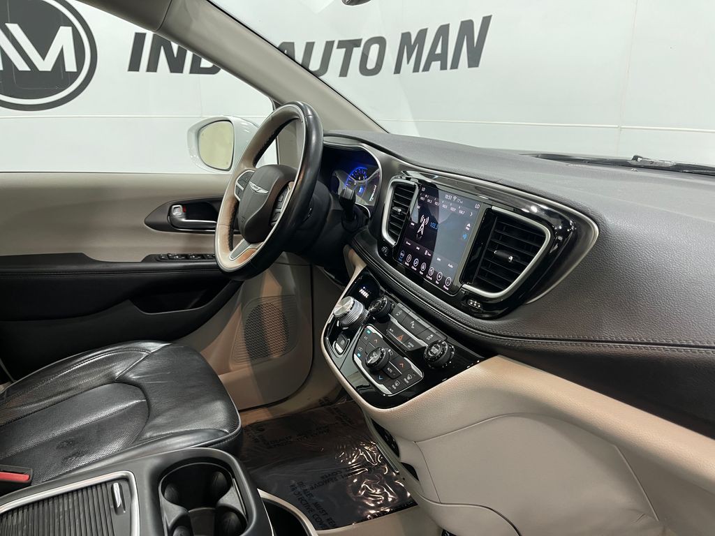 2018 Chrysler Pacifica Image 21