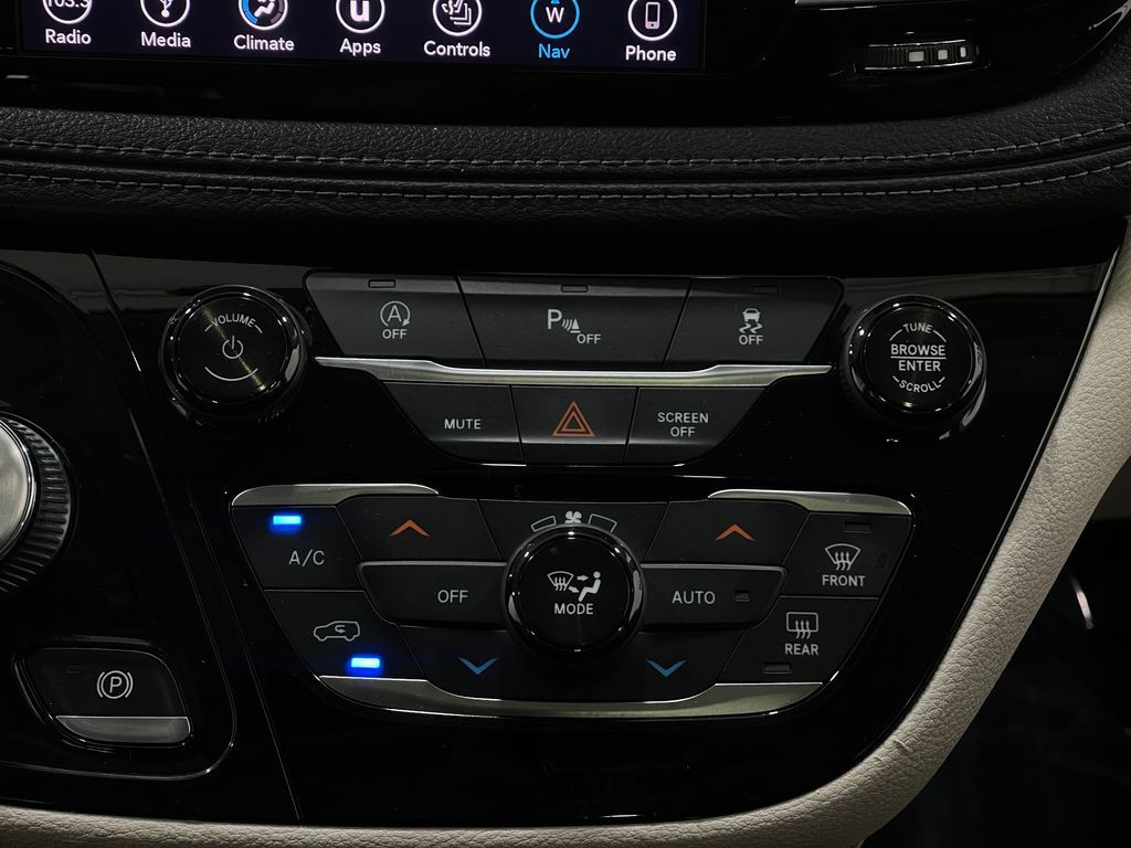 2018 Chrysler Pacifica Image 26